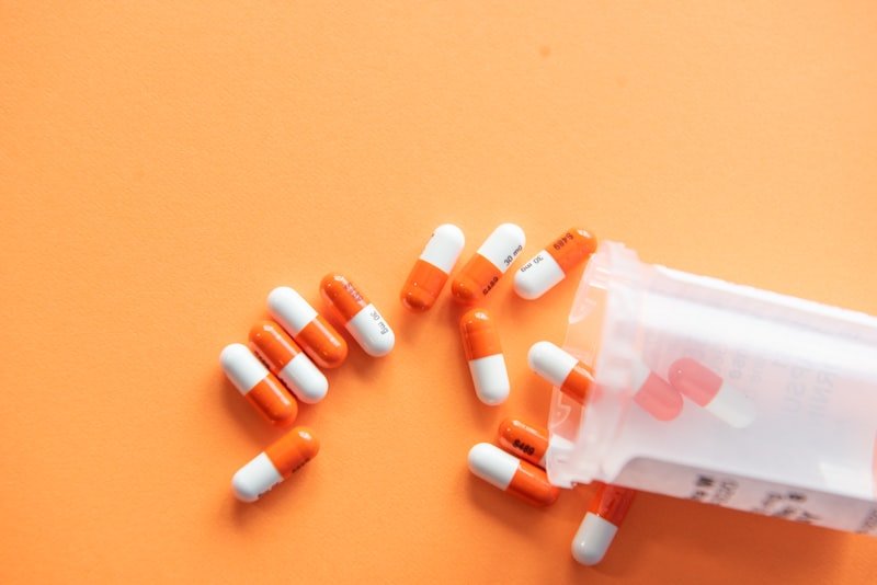 Ilustrasi obat dan perawatan ARV